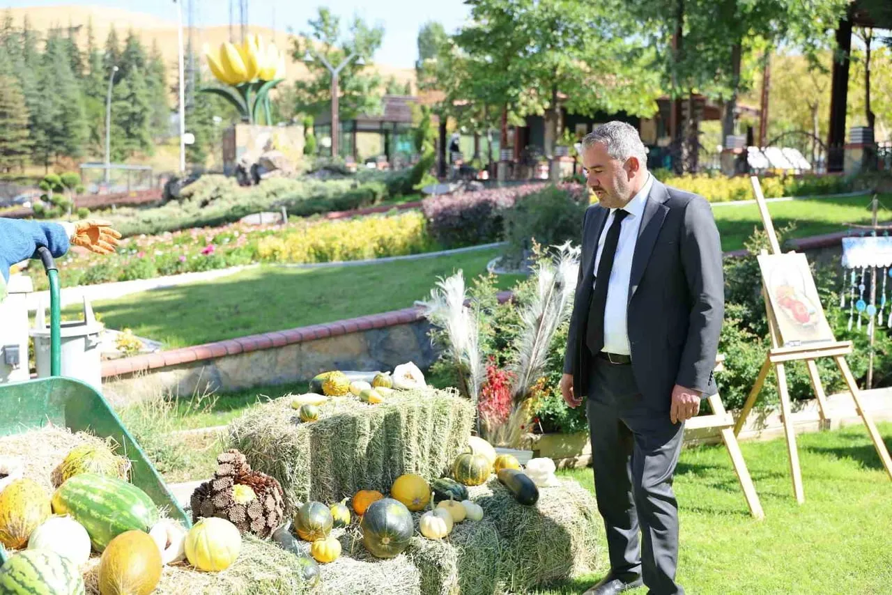 PURSAKLAR BELEDİYE BAŞKANI ERTUĞRUL ÇETİN, "ENDEMİK VADİ ATA BAHÇEMİZDE 2026 YILI HASADIMIZI...
