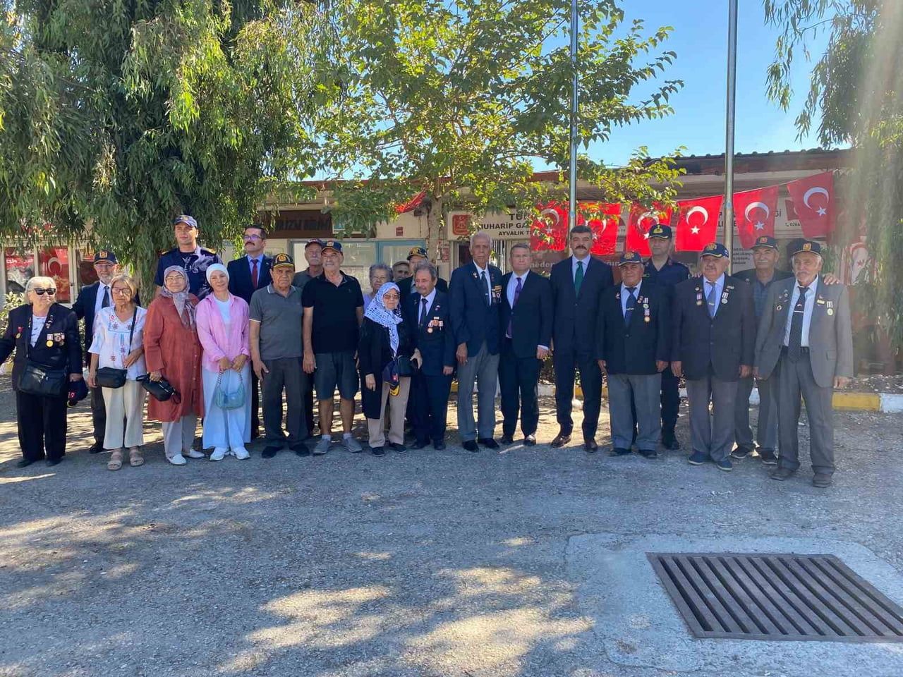AYVALIK’TA KAYMAKAM CİMŞİT’TEN GAZİLERE NAZİK ZİYARET