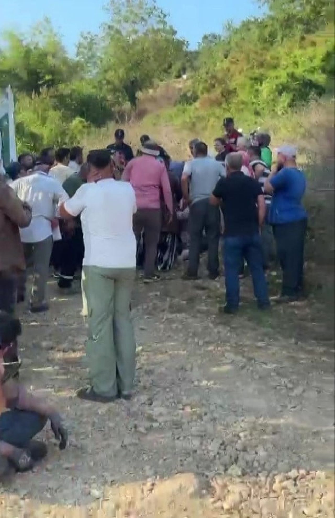 DÜZCE'NİN CUMAYERİ İLÇESİNDE MEYDANA GELEN KAZADA BİR KİŞİ TRAKTÖRÜN ALTINDA KALARAK HAYATINI...