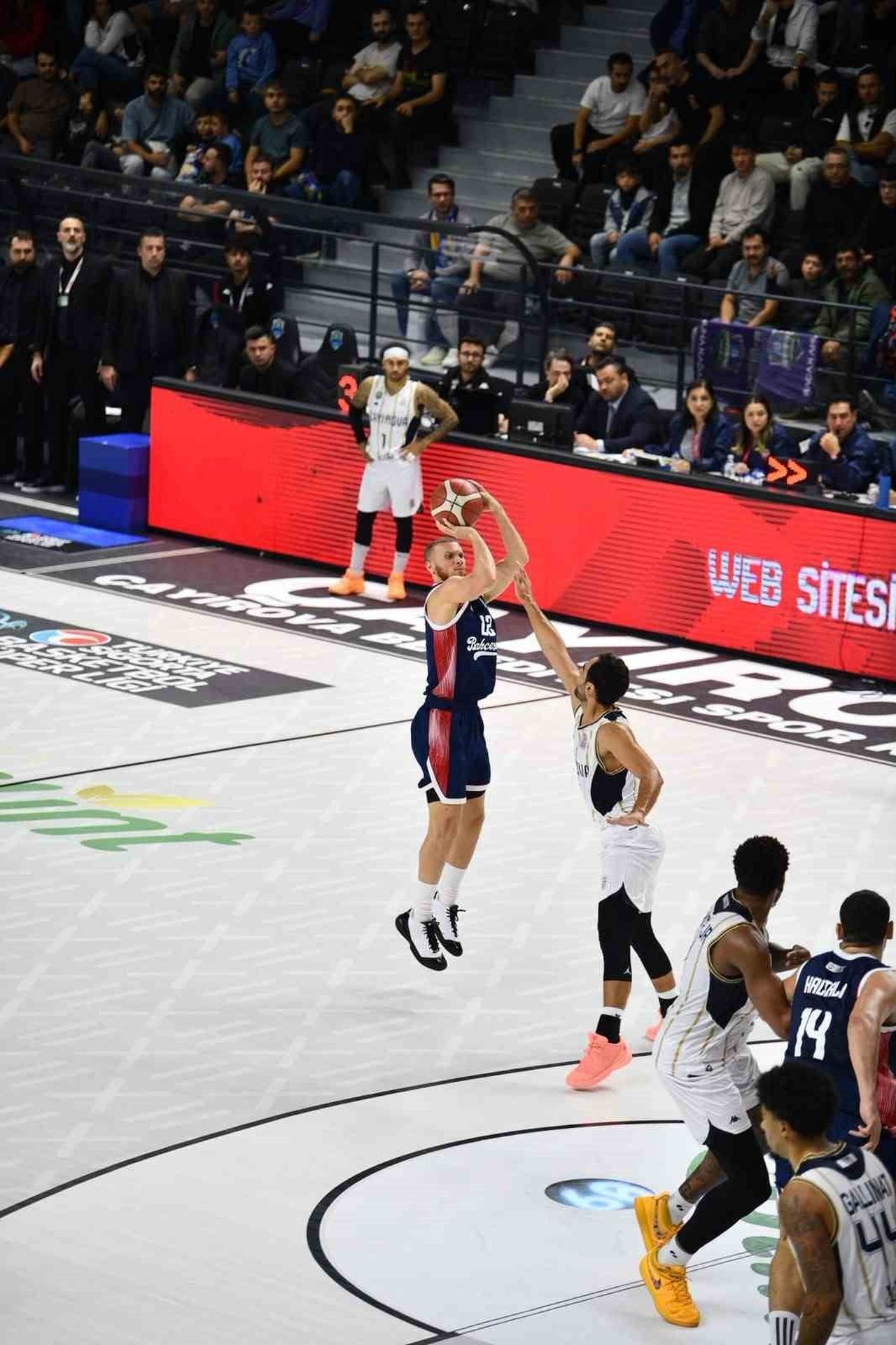 TÜRKİYE SİGORTA BASKETBOL SÜPER LİGİ'NİN 2. HAFTASINDA BAHÇEŞEHİR KOLEJİ, DEPLASMANDA ÇAYIROVA...