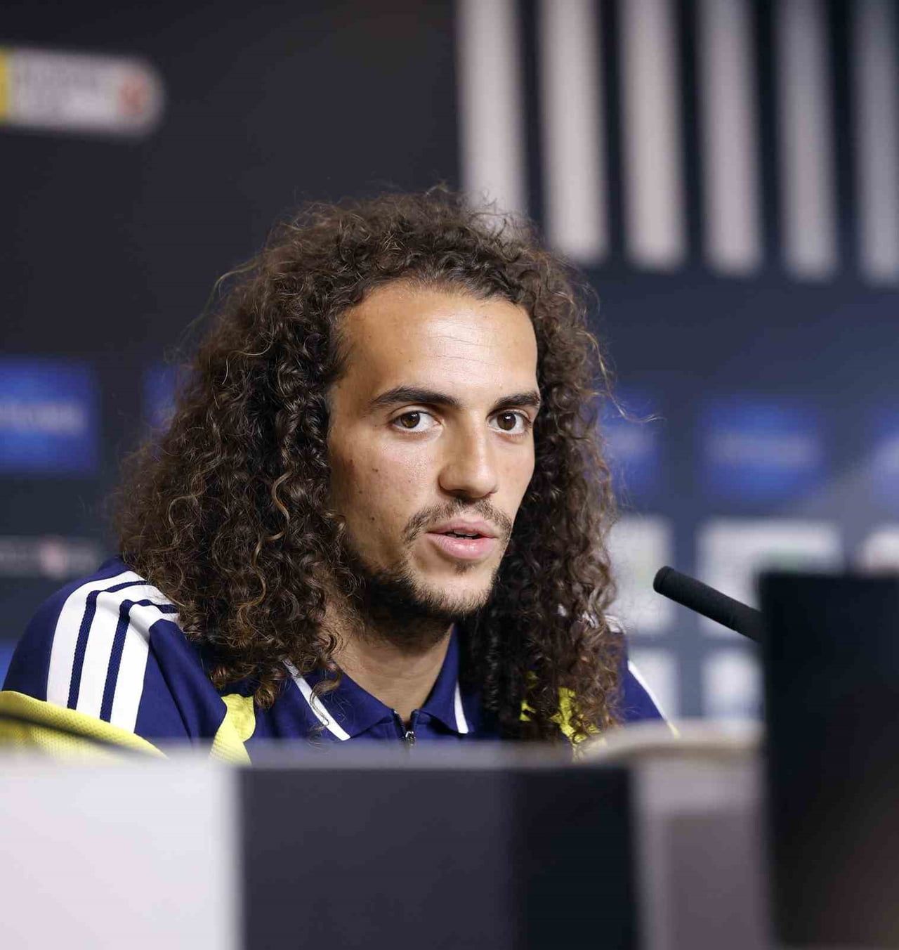 MÜSABAKA ÖNCESİ SARI-LACİVERTLİ TAKIMIN FRANSIZ FUTBOLCUSU MATTEO GUENDOUZİ, GRAZ LİEBENAU...