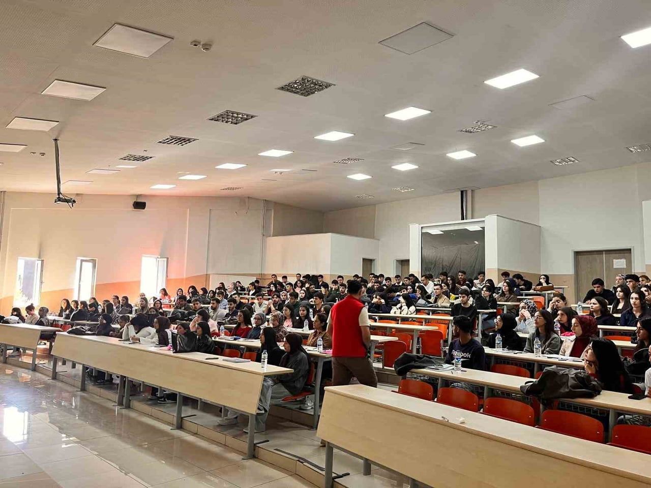 KARS’TA BİN 985 ÜNİVERSİTE ÖĞRENCİSİNE “EL ELE GÜVENLİ GELECEĞE”...