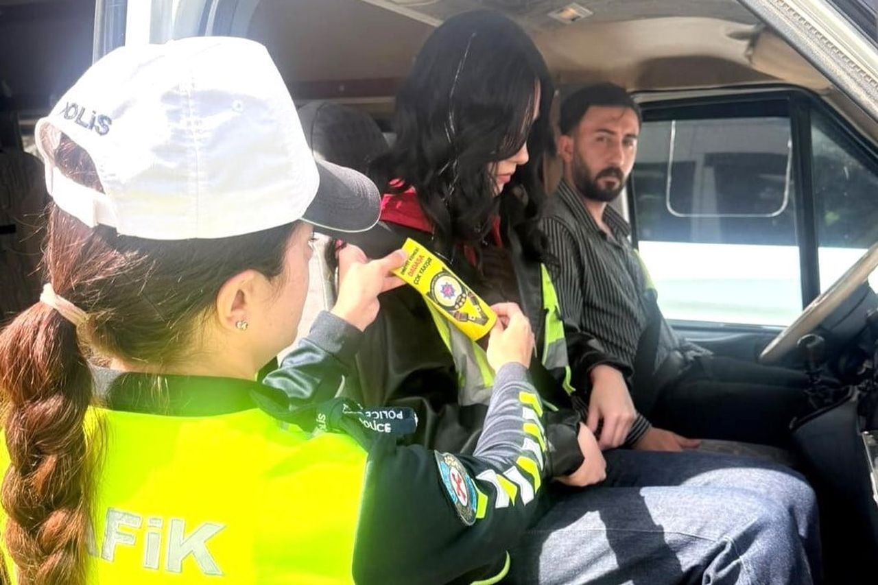 ERZURUM EMNİYET MÜDÜRLÜĞÜ’NE BAĞLI EKİPLER, OKUL SERVİS ARAÇLARINA YÖNELİK DENETİMLERİNİ...