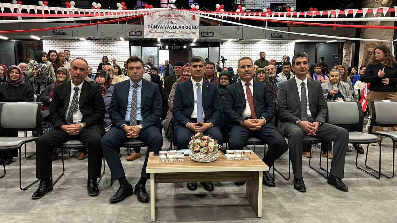 KONYA’DA 1 EKİM DÜNYA YAŞLILAR GÜNÜ KAPSAMINDA PROGRAM DÜZENLENDİ.