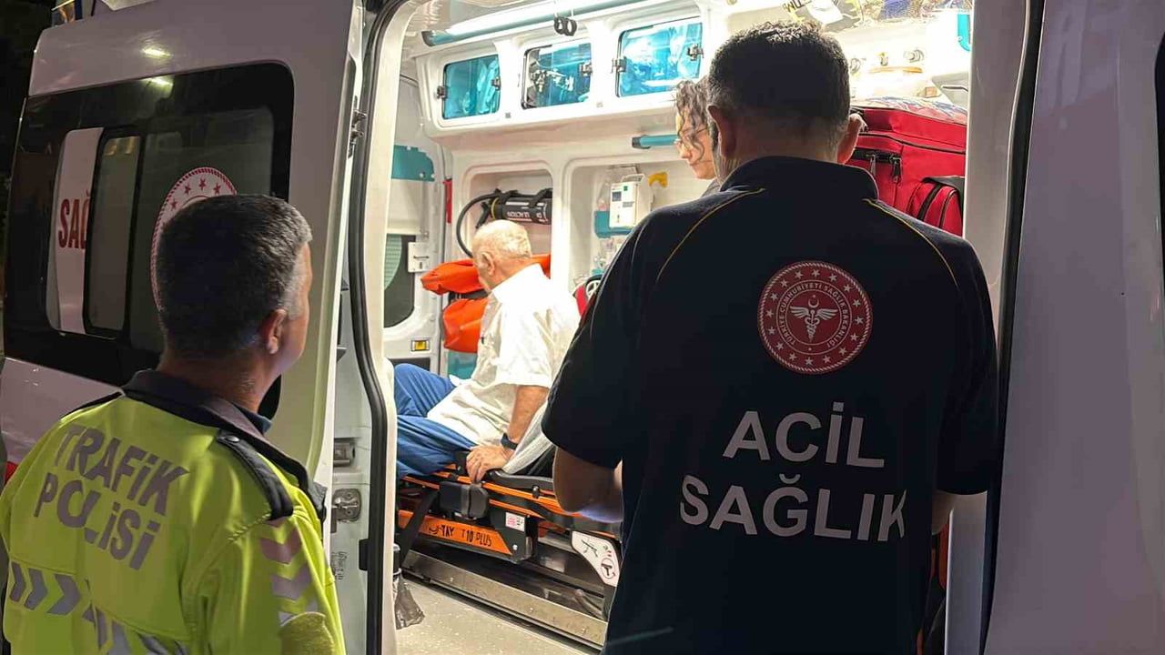 AKSARAY’DA ARAÇ KULLANIRKEN KALP KRİZİ GEÇİREN SÜRÜCÜ POLİS MEMURLARINDAN YARDIM İSTEDİ. İLK...