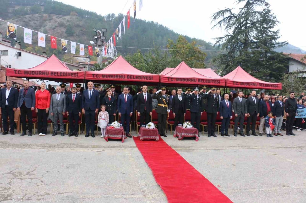 BOLU’NUN MUDURNU İLÇESİNDE, 29 EKİM CUMHURİYET BAYRAMI’NIN 103’ÜNCÜ YIL DÖNÜMÜ DOLAYISIYLA KUTLAMA...