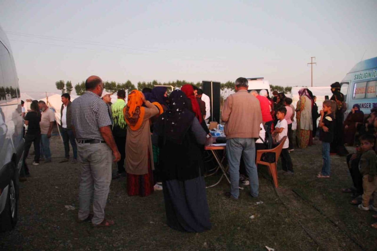 ÇARŞAMBA'DA MEVSİMLİK TARIM İŞÇİLERİNE YÖNELİK DÜZENLENEN SAĞLIK TARAMASINDA YAKLAŞIK 350 KİŞİ...