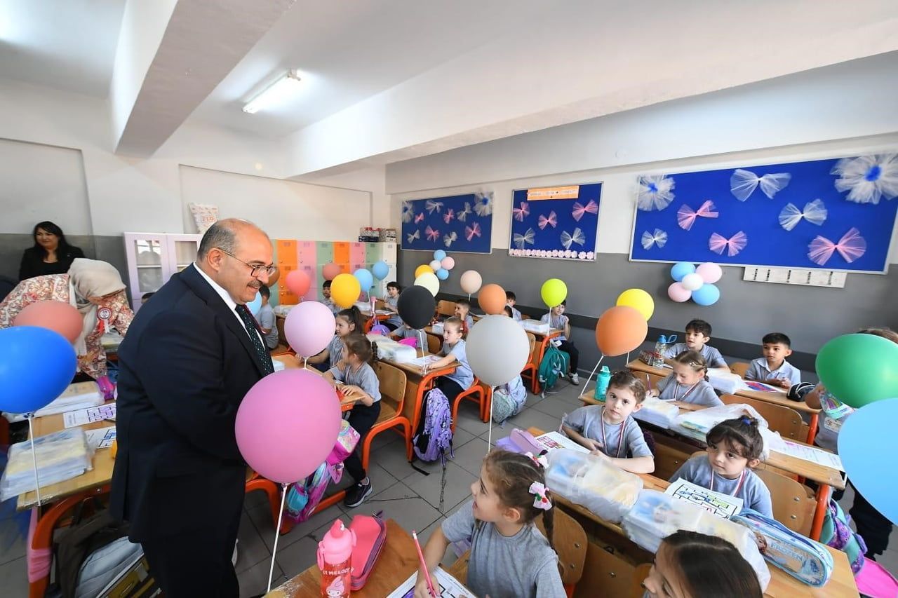 VALİ İSMAİL USTAOĞLU BALIKESİR'DE İLK DERS ZİLİNİ ÇALDI