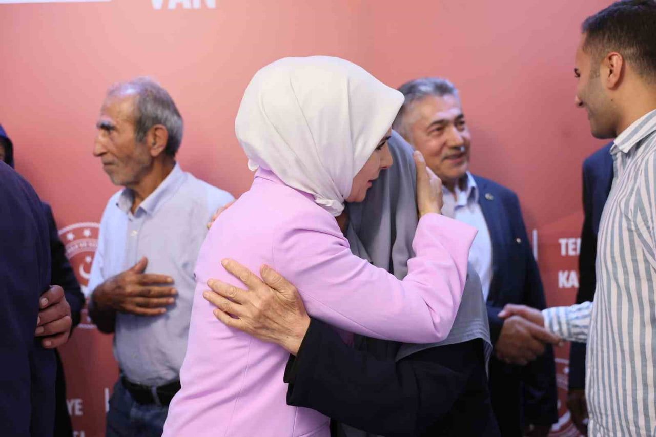 AİLE VE SOSYAL HİZMETLER BAKANI MAHİNUR ÖZDEMİR GÖKTAŞ, VAN'DA DÜZENLENEN "TERÖRSÜZ TÜRKİYE...