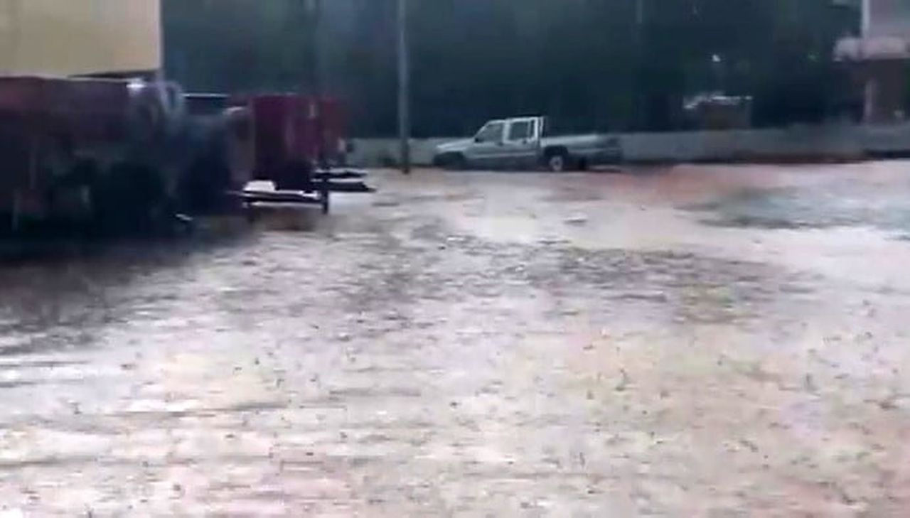 GAZİANTEP'TE ÖZELLİKLE GÜNEY KESİMLERDE VE OĞUZELİ İLÇESİNDE ETKİLİ OLAN DOLU VE SAĞANAK HAYATI...