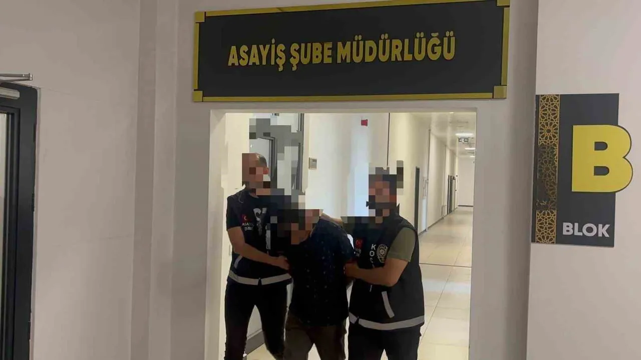 KOCAELİ'NİN İZMİT İLÇESİNDE KENDİSİ İLE ALKOLLÜ MEKANA GELMEK İSTEMEYEN 19 YAŞINDAKİ KUZENİNİ...