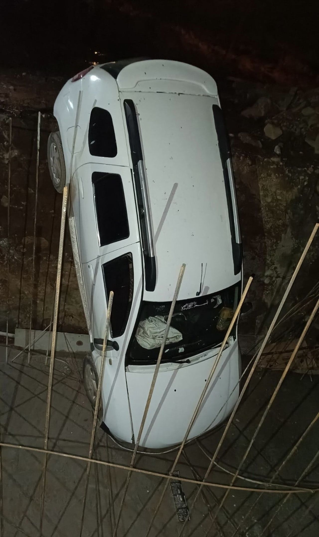SİİRT’İN PERVARİ İLÇESİNDE ÇALIŞMA YAPILAN MENFEZ ÇUKURUNA DÜŞEN OTOMOBİLDEKİ 2 KİŞİ...