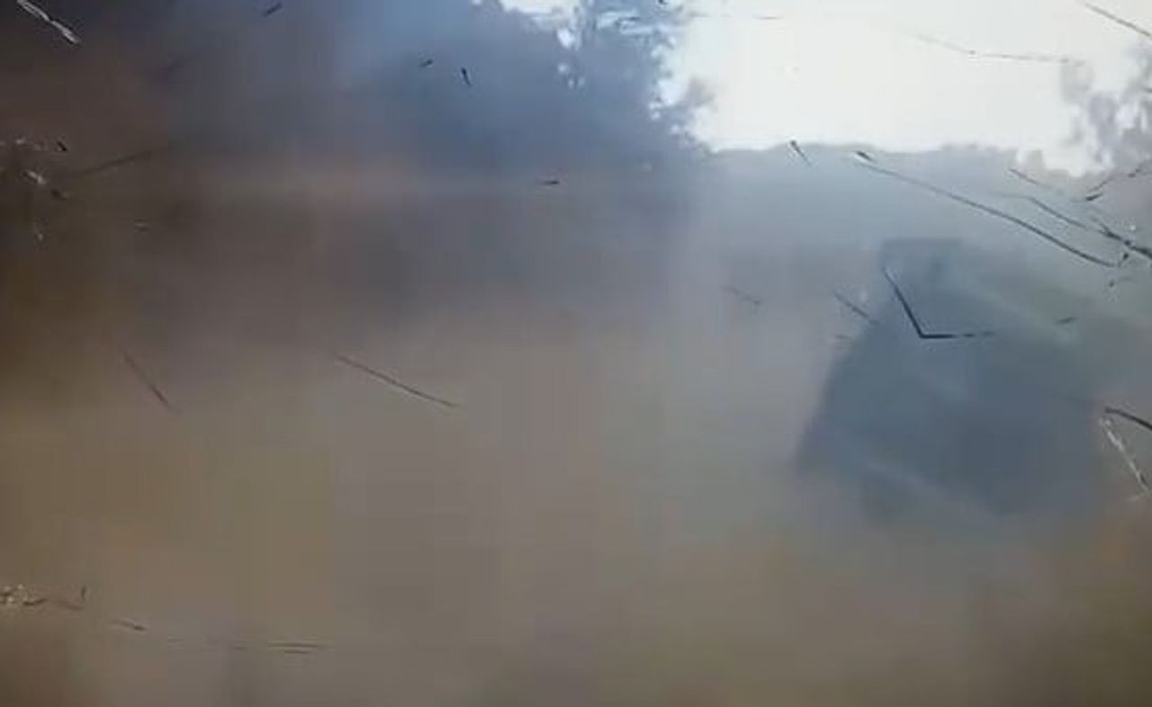 AYDIN'IN ÇİNE İLÇESİNDE DEVAM EDEN ORMAN YANGININA YAKIN BÖLGEDE MEYDANA GELEN TRAFİK KAZASI...