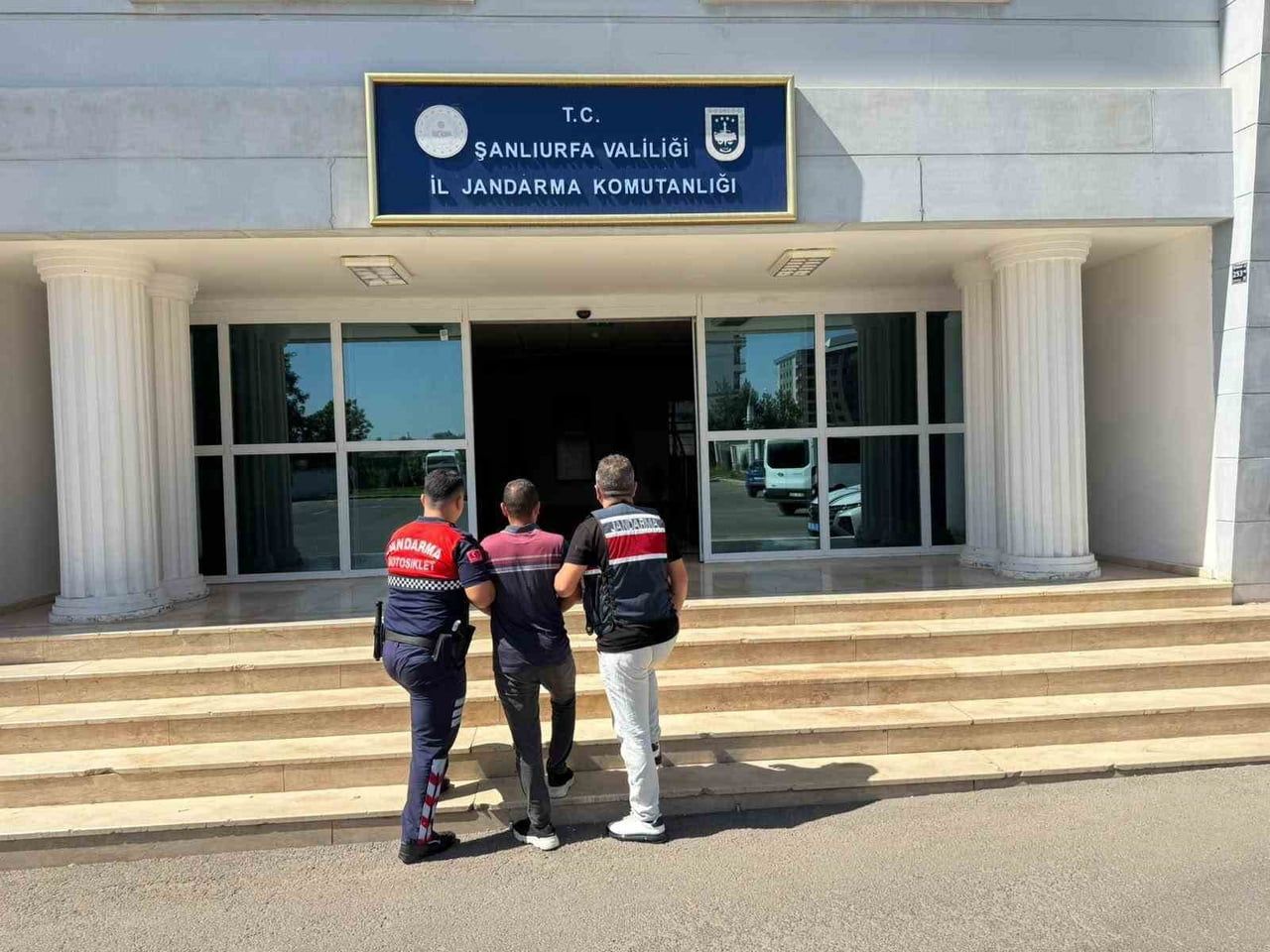 ŞANLIURFA'DA 7 YIL 6 AY KESİNLEŞMİŞ HAPİS CEZASI BULUNAN HÜKÜMLÜ YAKALANDI