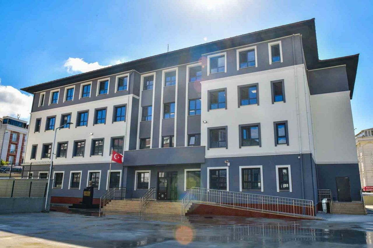 ESENYURT AKÇABURGAZ MAHALLESİ’NİN YILLARDIR BEKLEDİĞİ OKUL PROJESİ TAMAMLANARAK EĞİTİME BALANDI....