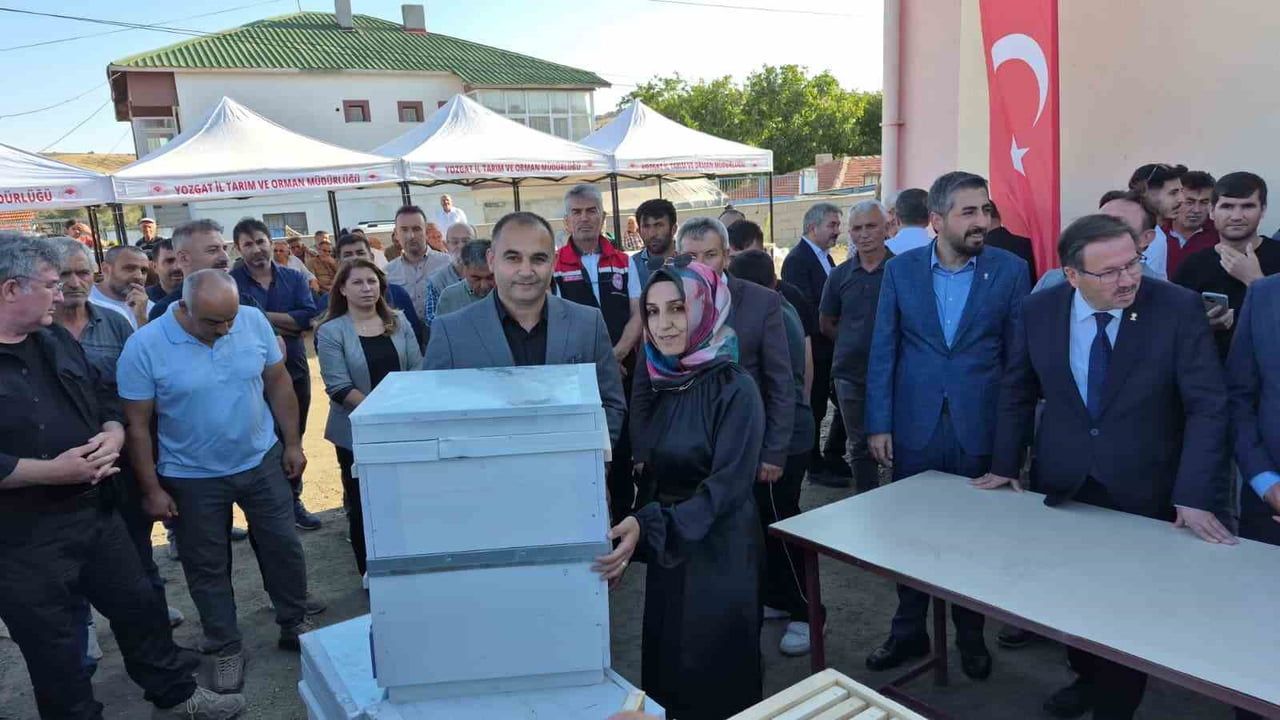 YOZGAT’TA ARICILIĞI GELİŞTİRMEK VE ÜRETİCİLERİ DESTEKLEMEK AMACIYLA YÜRÜTÜLEN PROJELER KAPSAMINDA...