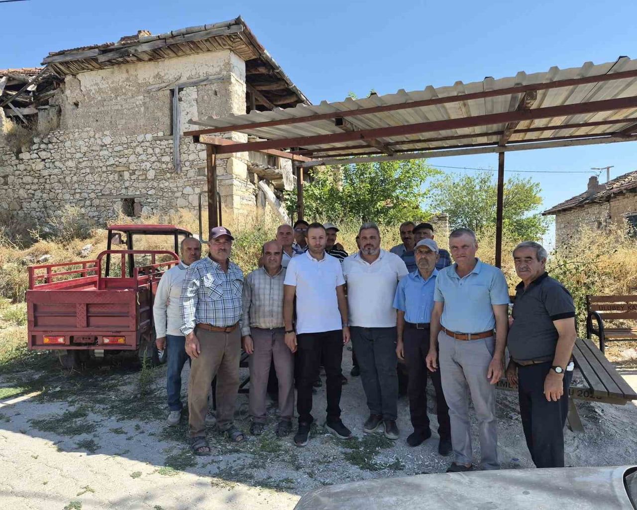 UŞAK İL TARIM VE ORMAN MÜDÜRLÜĞÜ EKİPLERİ, KÖYLERDE ÜRETİCİLERİ ZİYARET EDEREK TARIM VE...