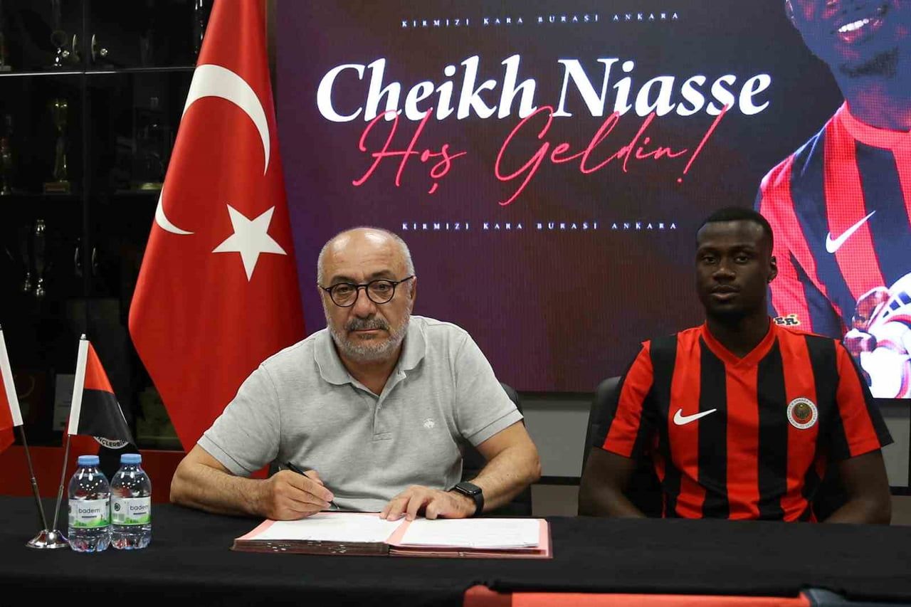 GENÇLERBİRLİĞİ, 26 YAŞINDAKİ ORTA SAHA OYUNCUSU CHEİKH NİASSE'Yİ KİRALIK OLARAK RENKLERİNE...