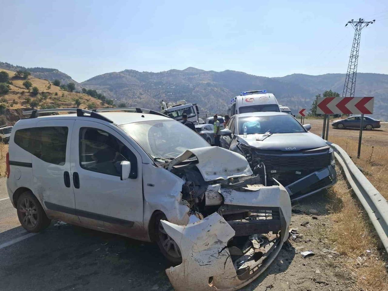 ADIYAMAN’DA, İKİ OTOMOBİLİN ÇARPIŞMASI SONUCU MEYDANA GELEN KAZADA 1 KİŞİ YARALANDI.