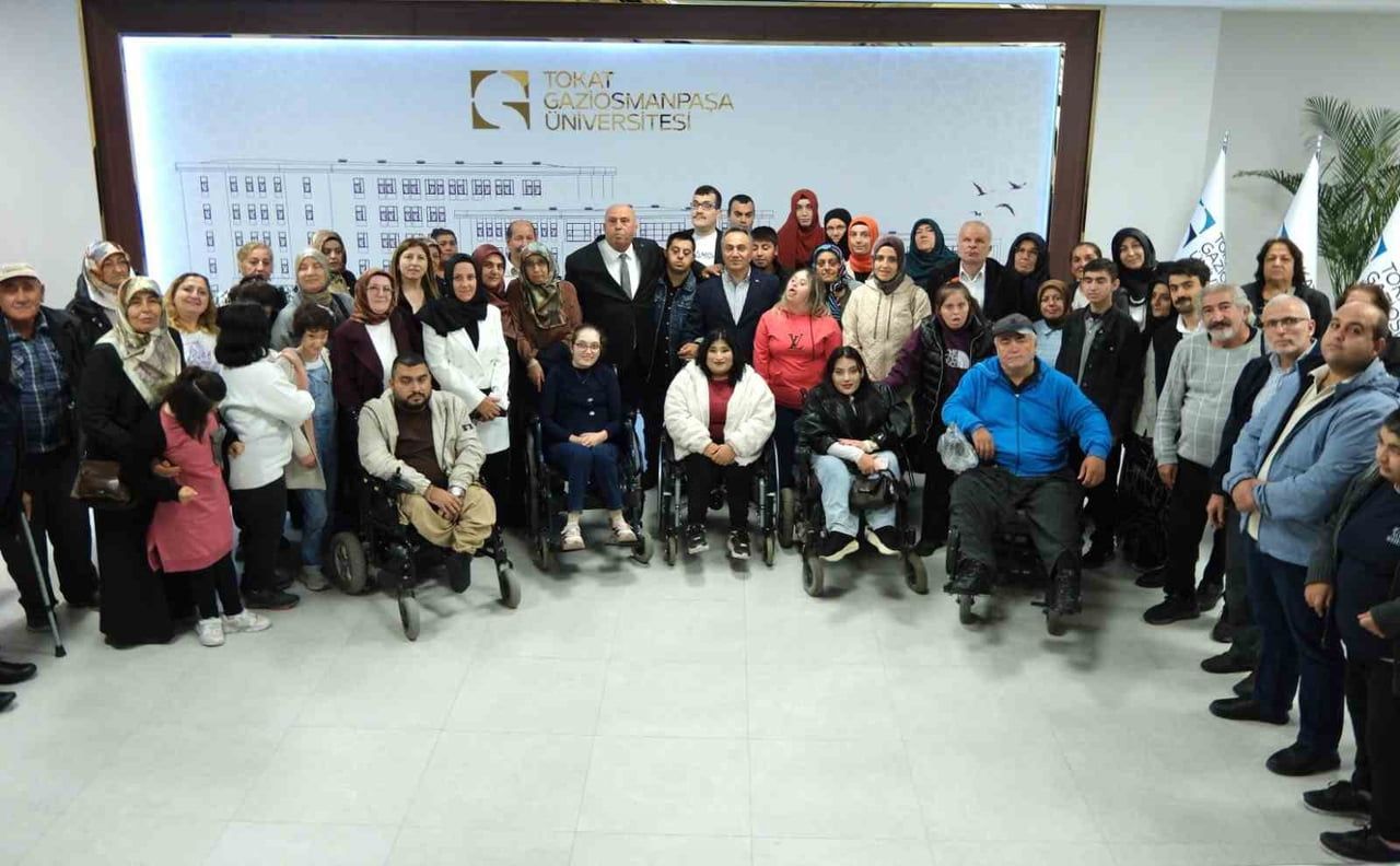 TÜRKİYE SAKATLAR DERNEĞİ TOKAT ŞUBESİ BAŞKANI ALİ ARAS VE BERABERİNDEKİ HEYET, TOGÜ REKTÖRÜ PROF....