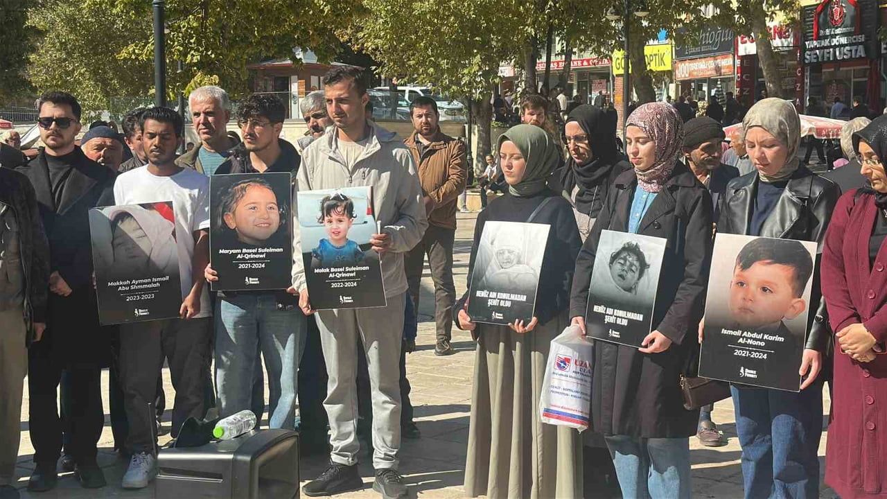 KASTAMONU’DA NASRULLAH MEYDANI’NDA MİLLİ İRADE PLATFORMU TARAFINDAN 7 EKİM AKSA TUFANI’NIN YIL...