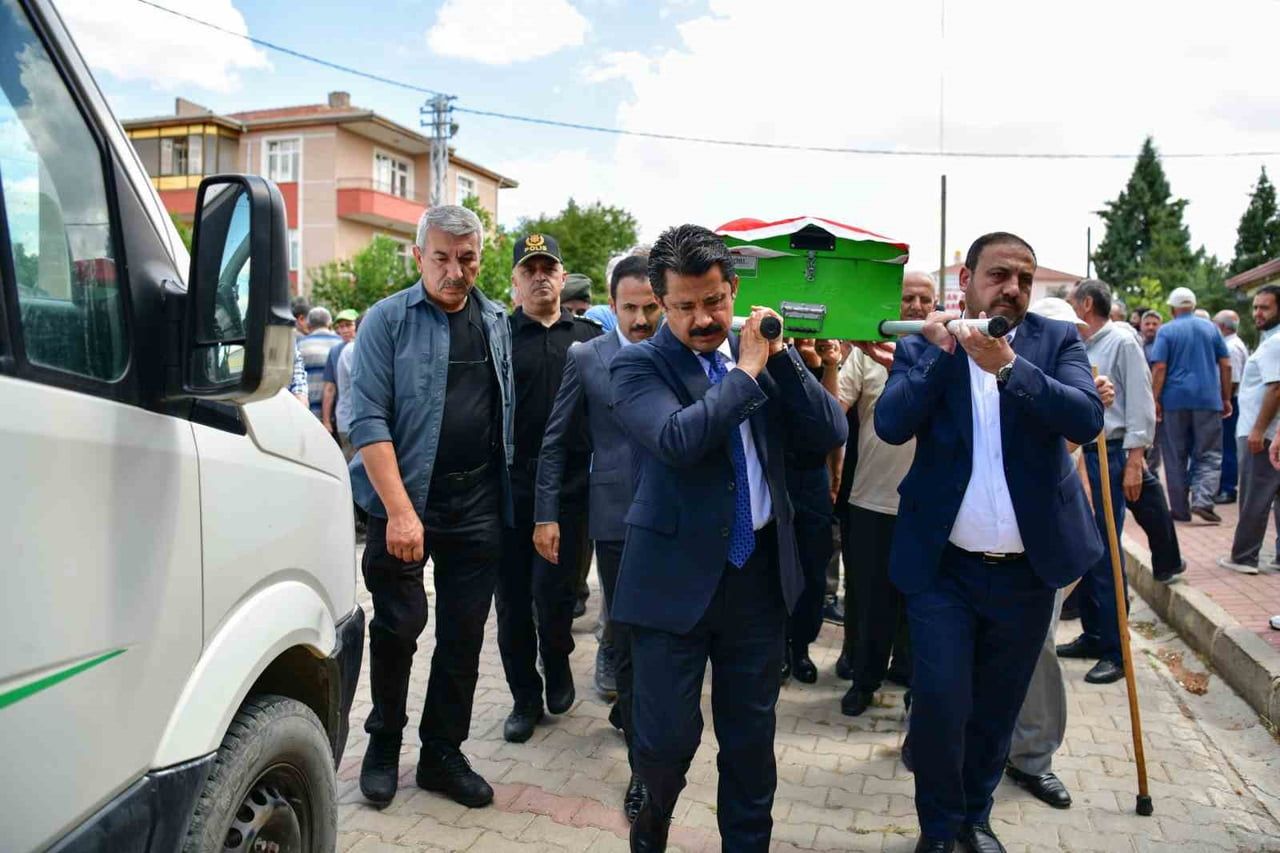 KIRŞEHİR VALİSİ MURAT SEFA DEMİRYÜREK, GEÇİRDİĞİ RAHATSIZLIK SONUCU HAYATINI KAYBEDEN KIBRIS...