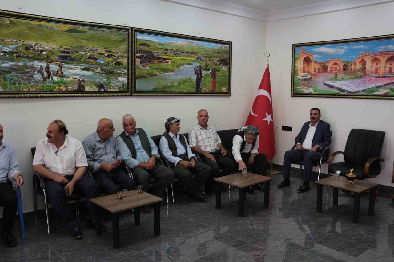 ŞIRNAK’TA KADİM AŞİRETLER FEDERASYONU İL BAŞKANLIĞI ÖNCÜLÜĞÜNDE BİR ARAYA GELEN AŞİRET LİDERLERİ...