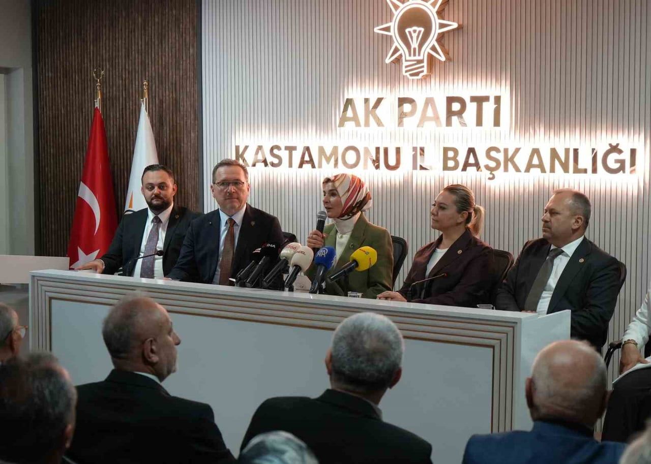 AİLE VE SOSYAL HİZMETLER BAKANI MAHİNUR ÖZDEMİR GÖKTAŞ, KASTAMONU'DA PARTİLİLERLE BİR ARAYA...