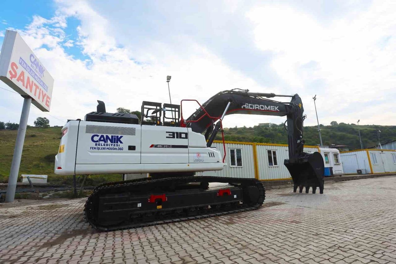 CANİK BELEDİYESİ ARAÇ FİLOSUNA YENİ EKSKAVATÖR KATTI