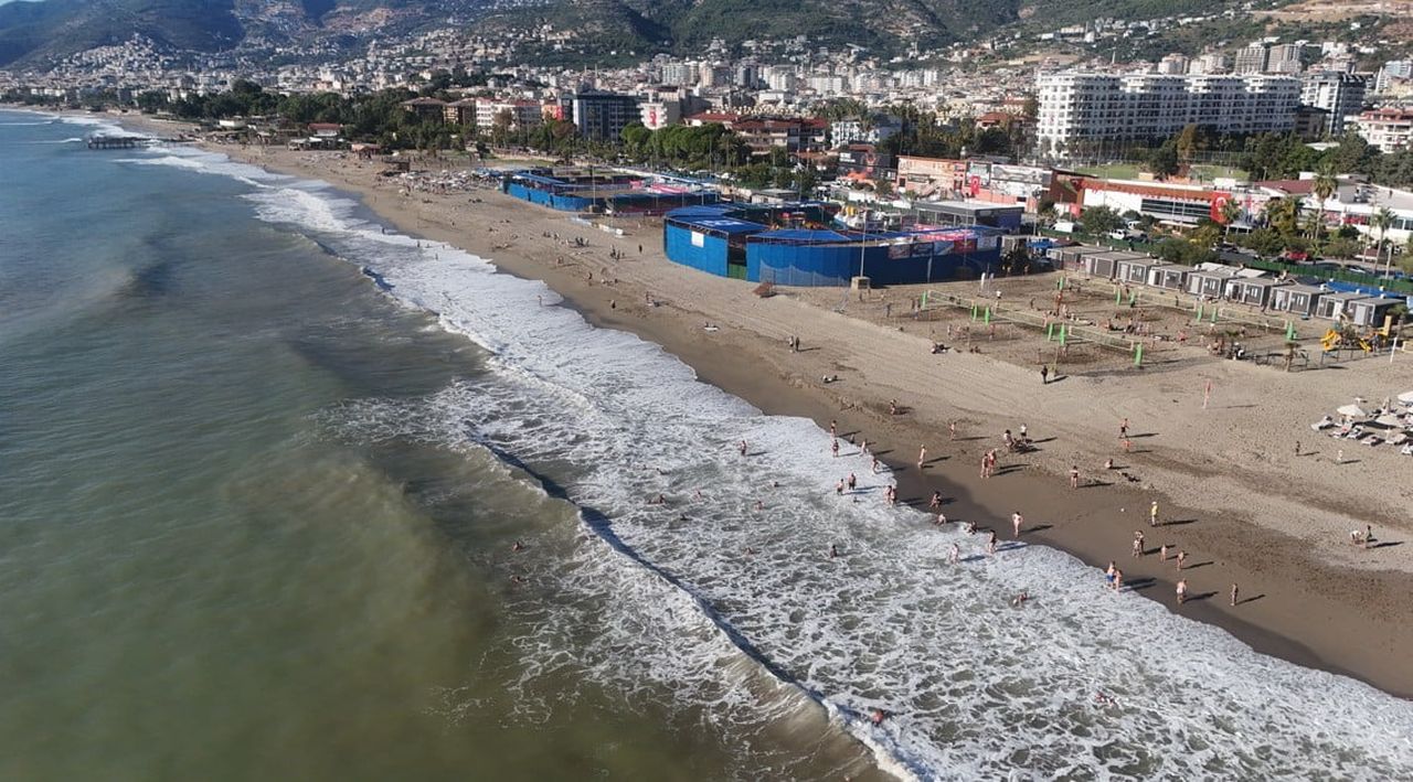 ANTALYA’NIN ALANYA İLÇESİNDE YAKLAŞIK BİR HAFTADIR ETKİLİ OLAN SAĞANAK YAĞIŞLI HAVA, BUGÜN YERİNİ...