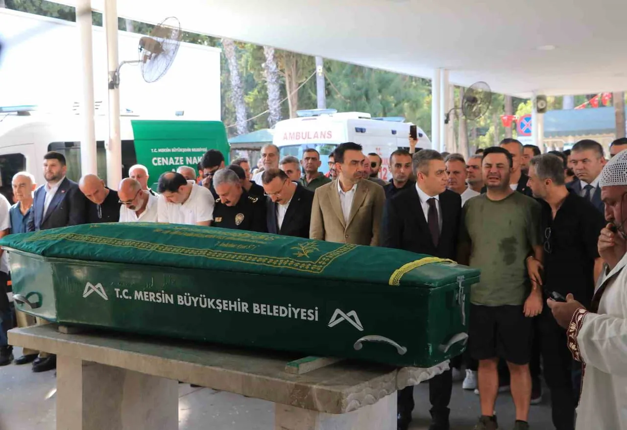 REYHAN VERİM İÇİN BUGÜN ŞEHİR MEZARLIĞINDA CENAZE TÖRENİ DÜZENLENDİ.