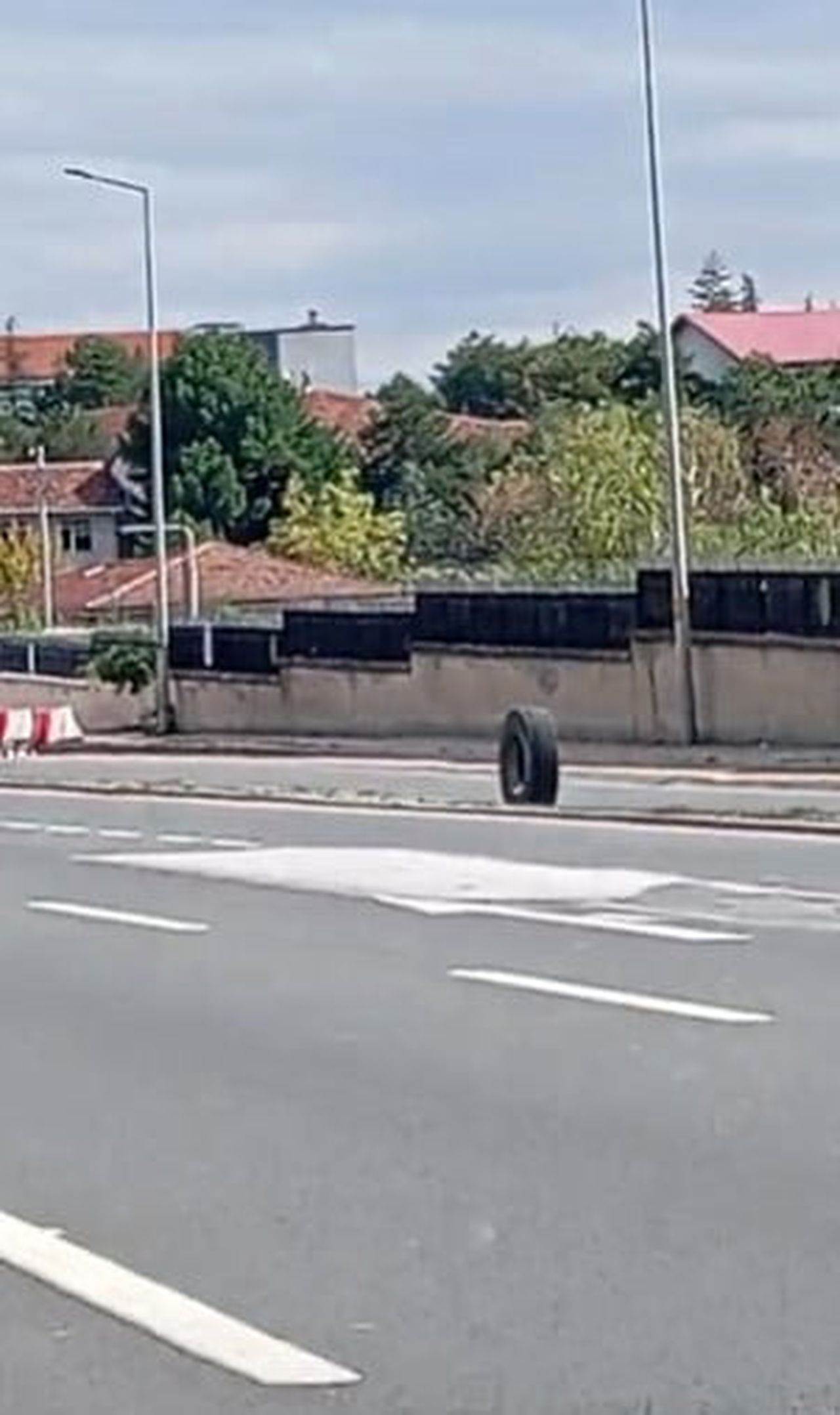 ANKARA’DA SEYİR HALİNDEKİ EGO OTOBÜSÜNÜN ARKA LASTİKLERİ KOPTU, O ANLAR BİR VATANDAŞIN CEP...