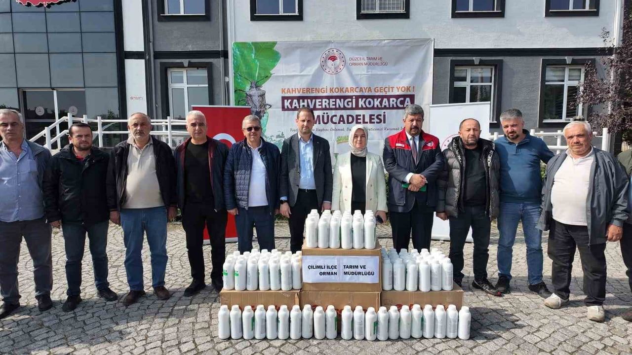 DÜZCE’DE TARIMSAL ÜRETİMİ TEHDİT EDEN KAHVERENGİ KOKARCAYA KARŞI MÜCADELE ÇALIŞMALARI ÇİLİMLİ’DE...