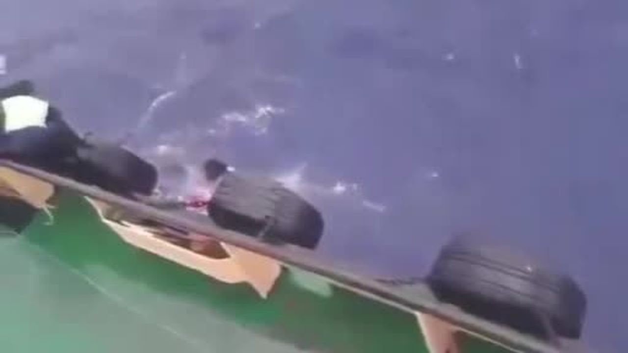 Avustralya’nın doğusundaki ada ülkesi Vanuatu açıklarında cuma günü MV Matui isimli feribotun...