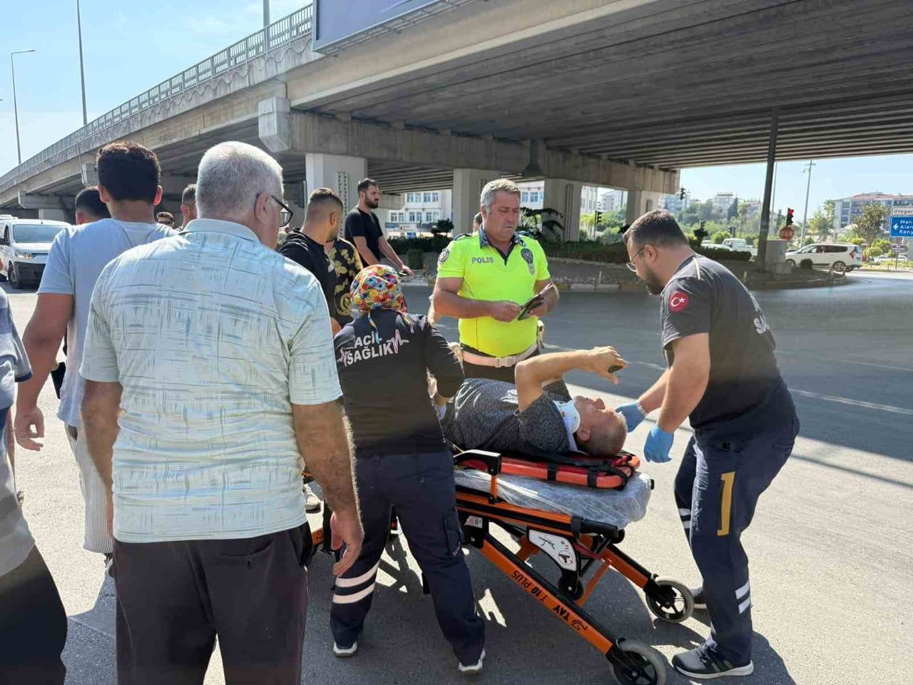 ANTALYA'NIN SERİK İLÇESİNDE DENETİMLİ TOPLU TAŞIMA OTOBÜSÜ İLE MOTOSİKLETİN ÇARPIŞMASI SONUCU...