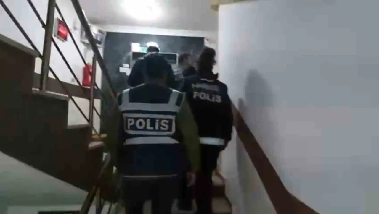 BOLU’DA SOSYAL MEDYADA SİLAH VE SUÇ İÇERİKLİ PAYLAŞIMLAR YAPAN HESAPLARA YÖNELİK 22 ADRESE...