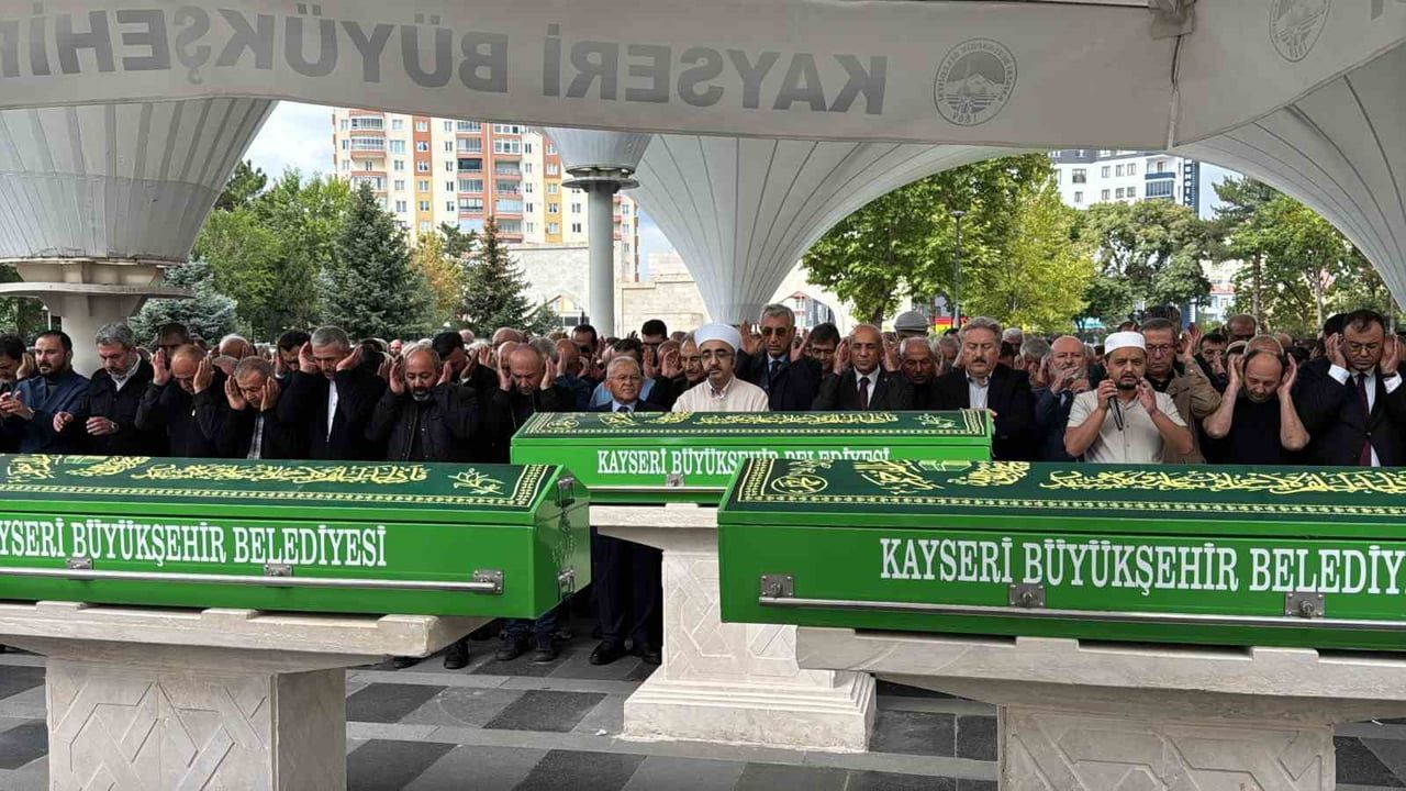 HAYATINI KAYBEDEN KOCASİNAN İLÇESİNİN KURUCU BELEDİYE BAŞKANI ALİ İHSAN ALÇI, SON YOLCULUĞUNA...