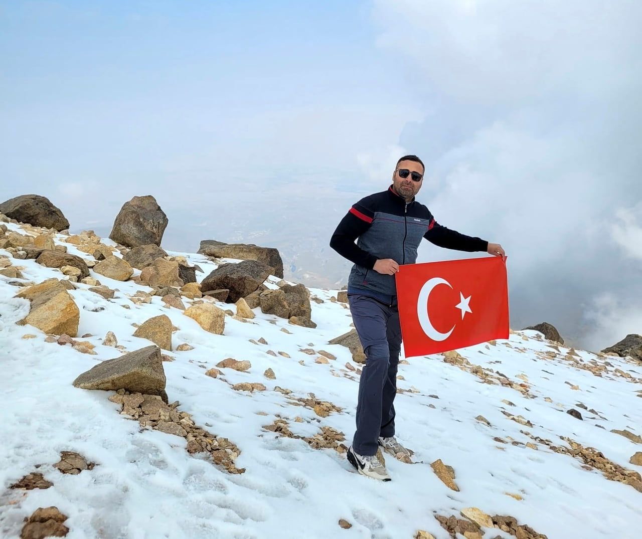 DÜZCE ÜNİVERSİTESİ SPOR BİLİMLERİ FAKÜLTESİ ANTRENÖRLÜK EĞİTİMİ BÖLÜMÜ ÖĞRETİM ÜYESİ DOÇ. DR....