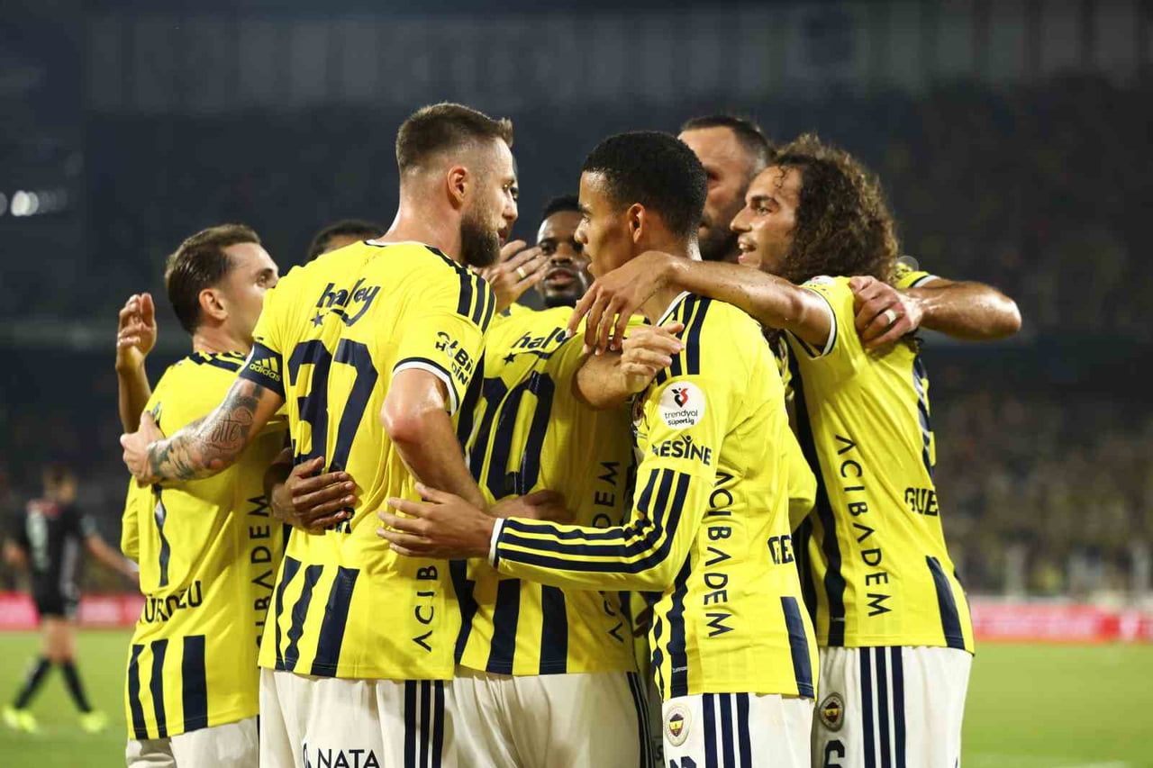 TRENDYOL SÜPER LİG'DE KONYASPOR’U 4-2 MAĞLUP EDEN FENERBAHÇE, BU SEZONKİ İLK GALİBİYETİNİ ELDE...