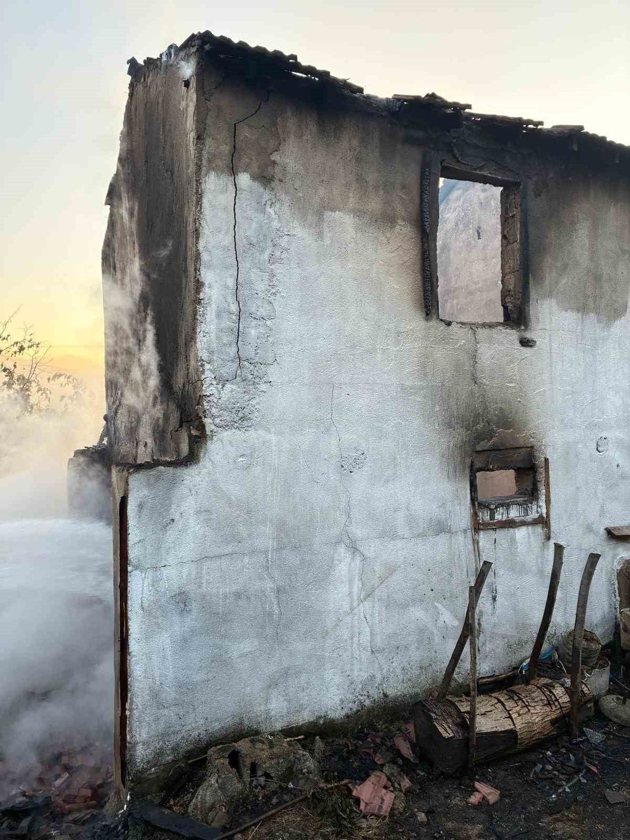 BURSA’NIN İNEGÖL İLÇESİNE BAĞLI KIRSAL KONURLAR MAHALLESİ’NDE BULUNAN BİR BAĞ EVİNDE YANGIN ÇIKTI....