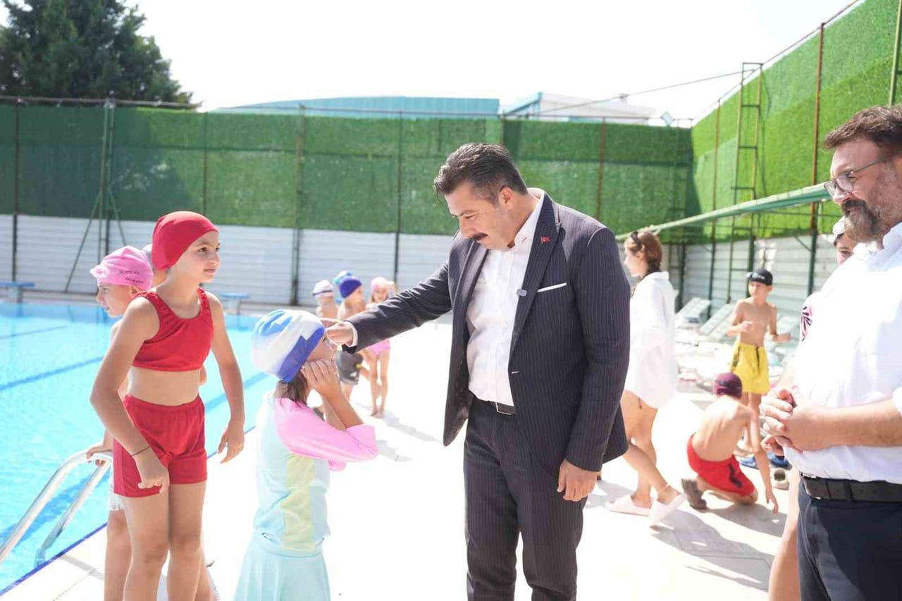 YENİŞEHİR BELEDİYESİ’NİN ÇOCUKLARIN YAZ TATİLİNİ DOLU DOLU GEÇİRMELERİNİ İÇİN AÇTIĞI YÜZME...