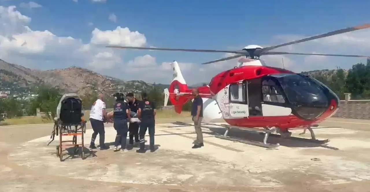 TUNCELİ’DE ELİNDEN YARALANAN 27 YAŞINDAKİ HASTA AMBULANS HELİKOPTERLE MALATYA’YA SEVK...