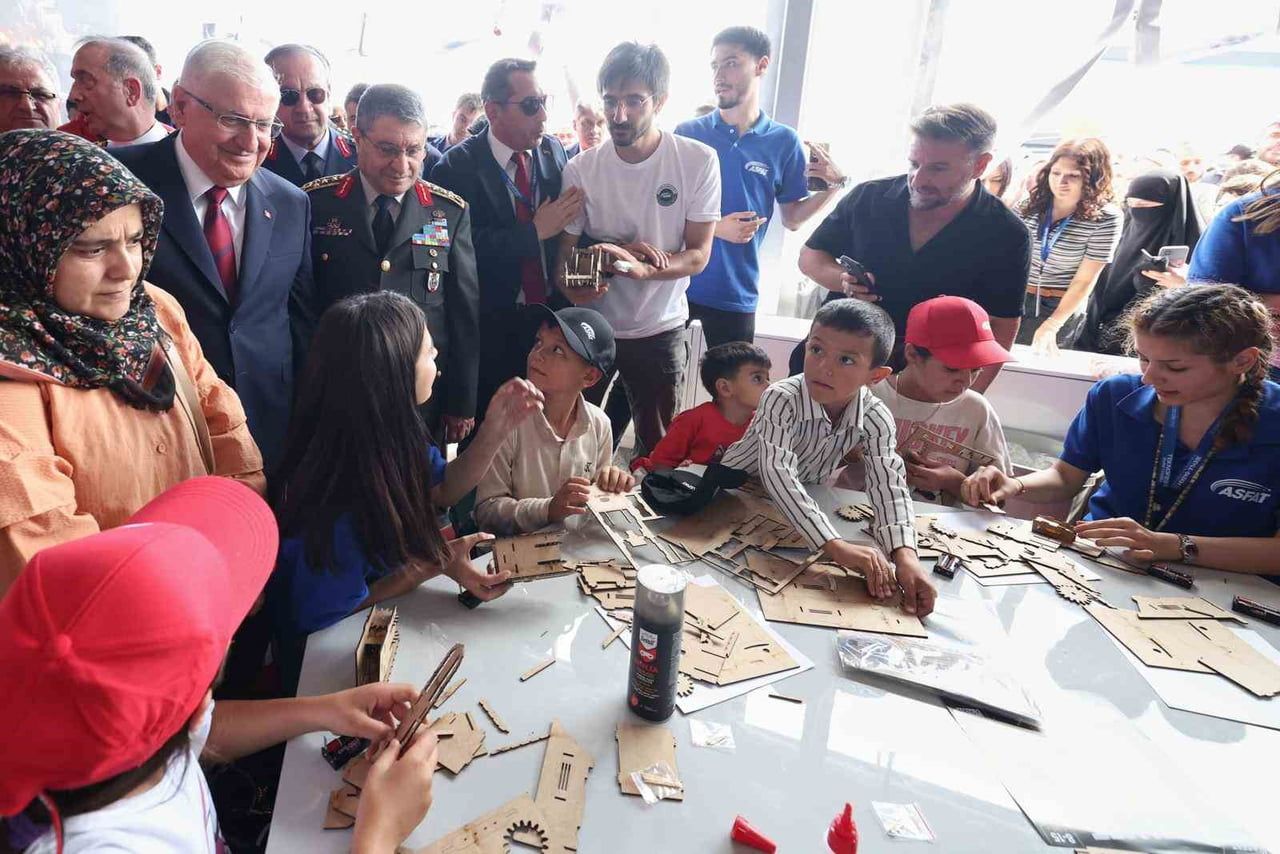 MİLLİ SAVUNMA BAKANI YAŞAR GÜLER, AZERBAYCAN PROGRAMINI TAMAMLAYARAK TEKNOFEST İÇİN ŞANLIURFA’YA...