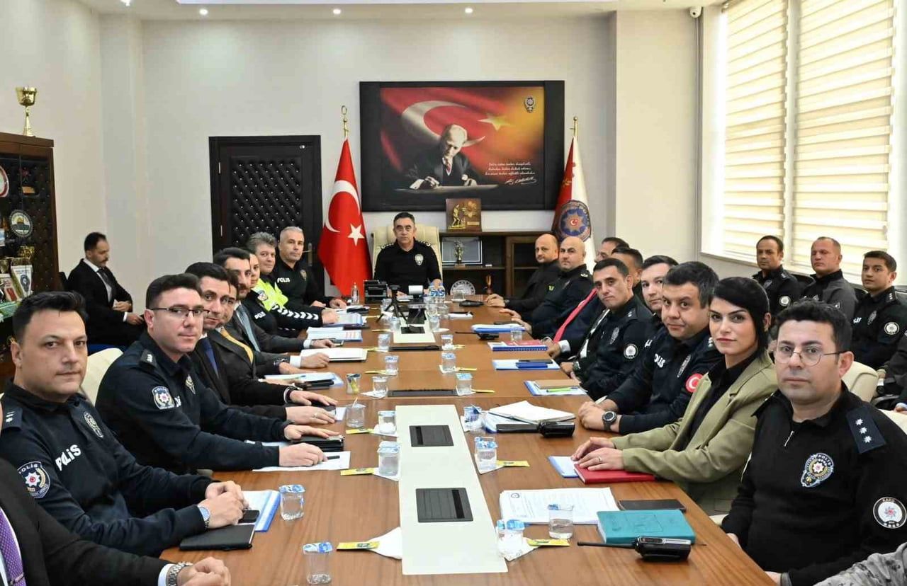 KARS’TA EĞİTİM-ÖĞRETİM YILI GÜVENLİK TOPLANTISI(KARS-İHA)