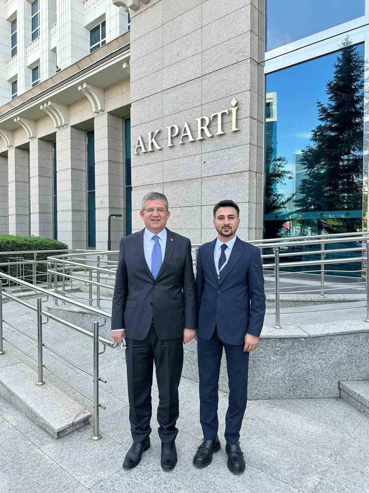 AK PARTİ İL BAŞKANI MUHAMMET SUBAŞIOĞLU (SOLDA) AK PARTİ DENİZLİ GENÇLİK KOLLARI BAŞKANI MAHMUT...