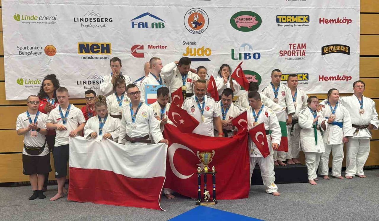 İSVEÇ’TE DÜZENLENEN 2026 JUDOWN DÜNYA ŞAMPİYONASI'NDA MİX TAKIMLAR MÜSABAKALARINDA MÜCADELE EDEN...