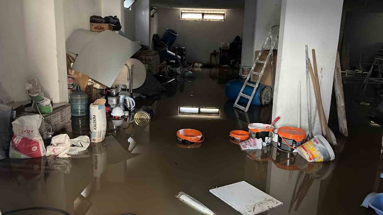 METEOROLOJİ VE AFAD TARAFINDAN TURUNCU KODLU KUVVETLİ YAĞIŞ UYARISI YAPILAN MERSİN'DE, DÜN SABAH...