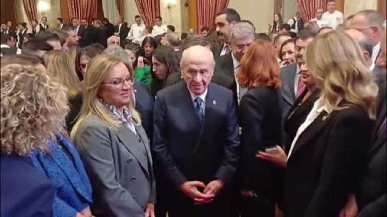 MHP Lideri Bahçeli’ye gazilerden atkı hediyesi