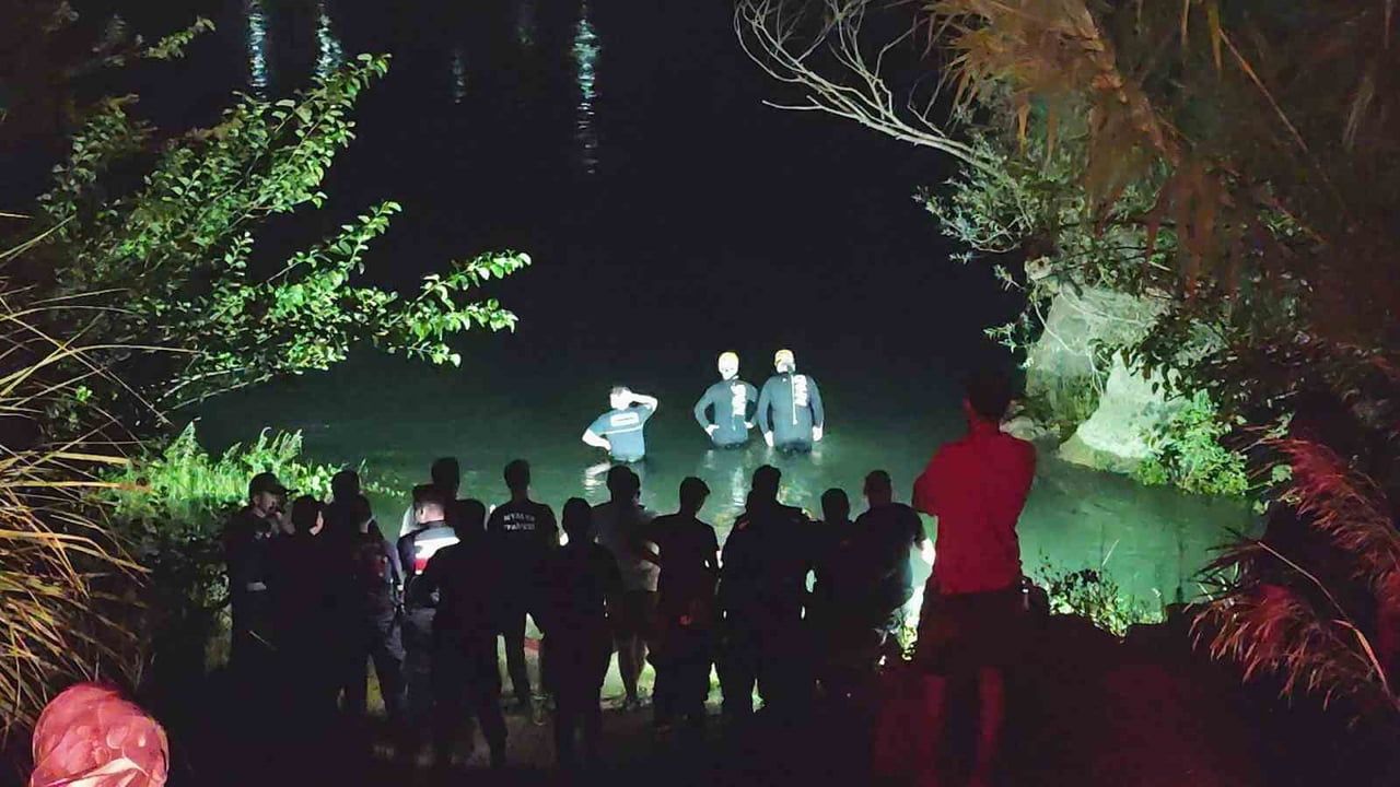 ANTALYA'NIN MANAVGAT İLÇESİNDE MANAVGAT ŞELALESİ'NİN ORTASINDAKİ ADACIKTA SU SEVİYESİNİN...