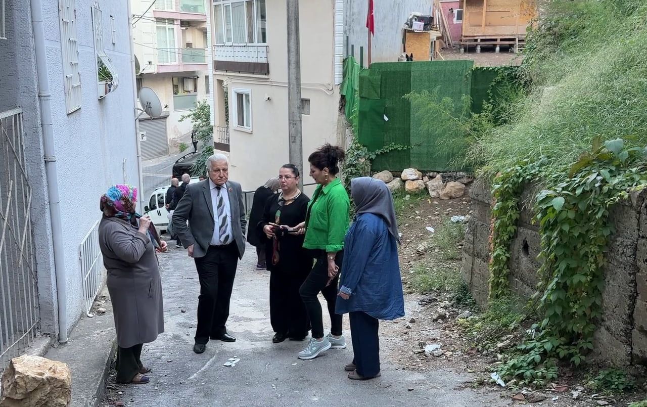 BURSA'NIN YILDIRIM İLÇESİNDE MAHALLE SAKİNLERİ, BİR KÖPEK ÇİFTLİĞİNDEN YAYILDIĞINI İDDİA ETTİKLERİ...
